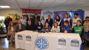 La UNCo vuelve a marchar por el financiamiento universitario: Está en juego nuestra vida democrática | LM Neuquen La UNCo vuelve a marchar por el financiamiento universitario: Está en juego nuestra vida democrática