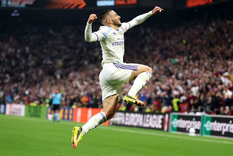 El tremendo golazo de Emiliano Buendía para salir campeón de la Europa League