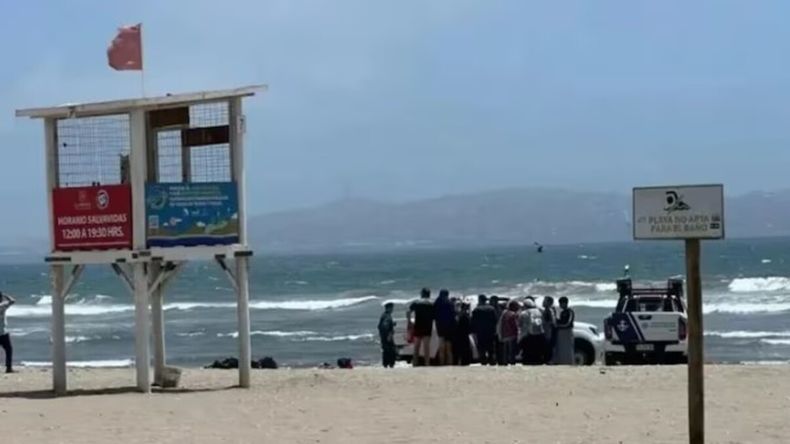 Alejandro Cabrera Iturriaga desapareció hace 10 días, cuando se metió al mar junto a otros menores, a quienes pudieron rescatar. | LM Neuquen Alejandro Cabrera Iturriaga desapareció hace 10 días, cuando se metió al mar junto a otros menores, a quienes pudieron rescatar.