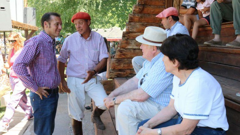 El gobernador recorrió el centenar de stands y los atractivos de la muestra.