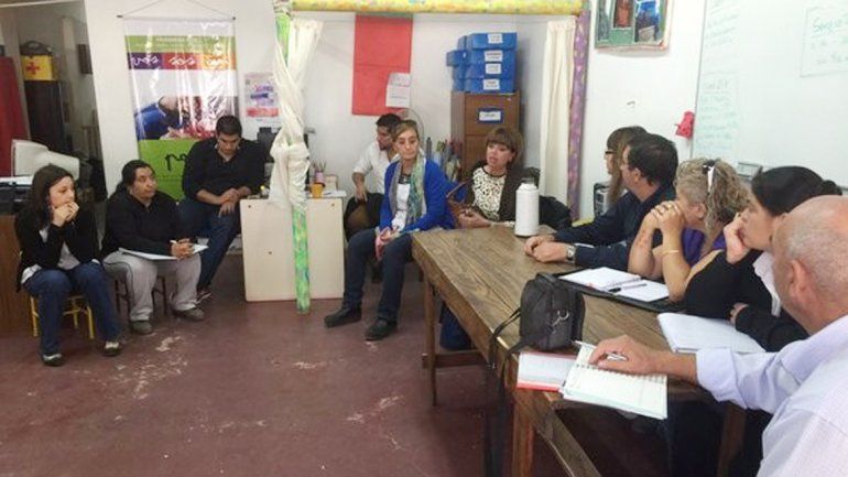 Los referentes del barrio durante la reunión.