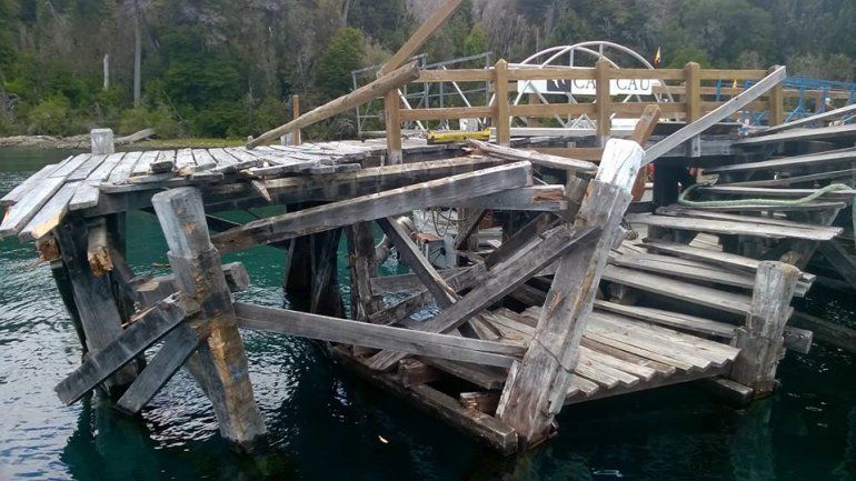 Un catamarán destruyó un muelle en Villa La Angostura