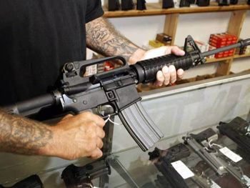 Los requisitos, permisos y controles para la tenencia de armas está a cargo del Registro Nacional de Armas (RENAR).