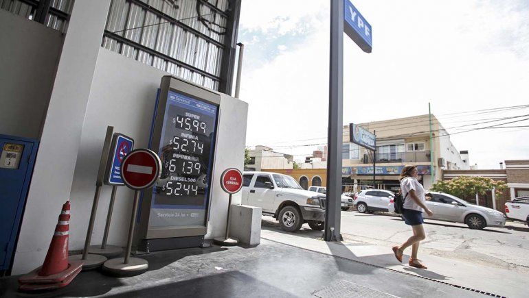 La nafta premium cuesta más de 52 pesos con la suba
