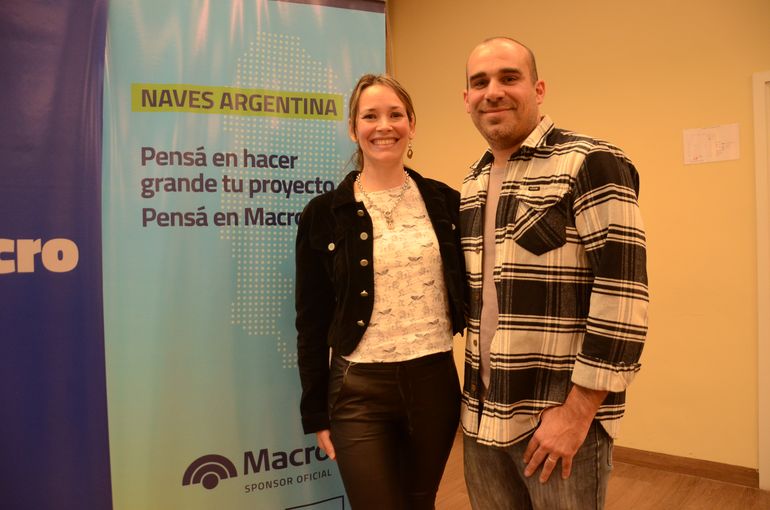 Pablo Basso y Jennifer Burton de San Martín de los Andes, con el proyecto SET PLUS, pasaron a la siguiente instancia de NAVES. Pablo Basso y Jennifer Burton de San Martín de los Andes, con el proyecto SET PLUS, pasaron a la siguiente instancia de NAVES.
