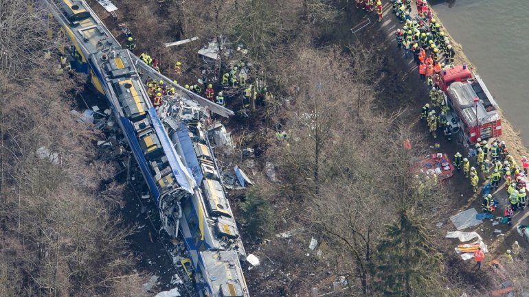 Así quedaron los trenes luego de la colisión en el sur del país europeo.