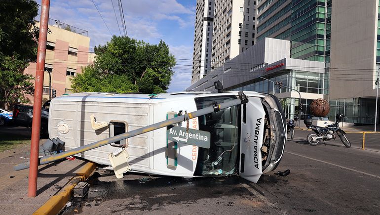 La ambulancia que trasladaba a Micalea Blanco ya en grave estado al hospital Castro Rendón, el sábado por la mañana. La ambulancia que trasladaba a Micalea Blanco ya en grave estado al hospital Castro Rendón, el sábado por la mañana.