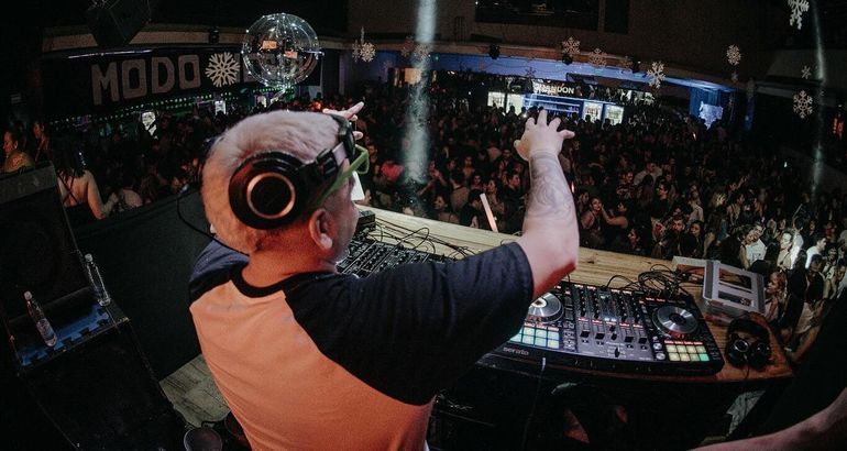 DJ Feer en Modo Fiesta, haciendo bailar a Comodoro Rivadavia. DJ Feer en Modo Fiesta, haciendo bailar a Comodoro Rivadavia.