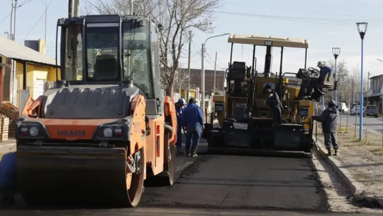 Las obras de asfalto avanzan en Senillosa
