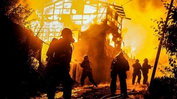 un hombre murio durante un tragico incendio que consumio a tres viviendas durante la madrugada un hombre murio durante un tragico incendio que consumio a tres viviendas durante la madrugada