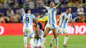 copa america: en 15 fotos, la emocion de los jugadores de la seleccion argentina tras ser bicampeones copa america: en 15 fotos, la emocion de los jugadores de la seleccion argentina tras ser bicampeones
