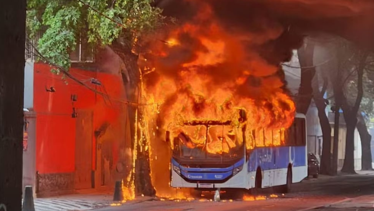 Se desató la violencia en el centro de Río de Janeiro.