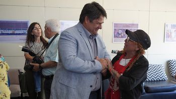 fiesta de la confluencia: el emotivo mensaje de una vendedora ambulante fiesta de la confluencia: el emotivo mensaje de una vendedora ambulante