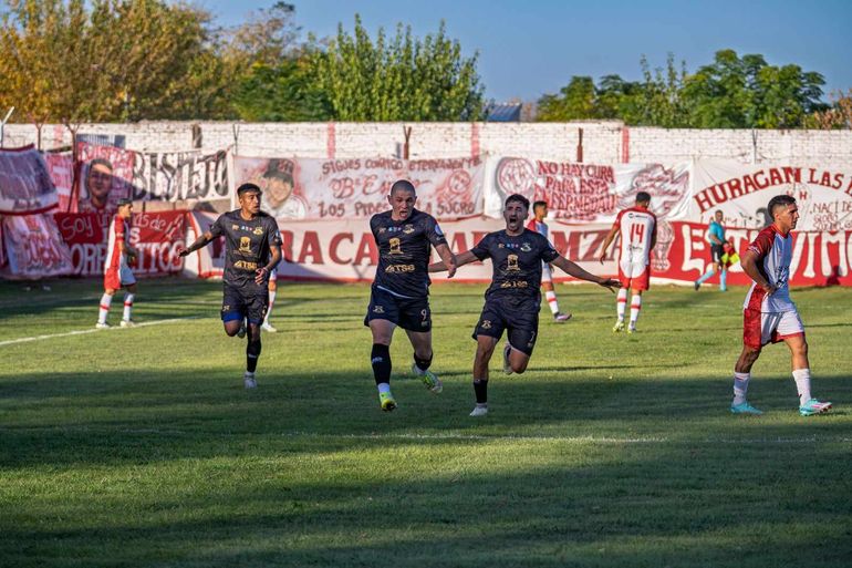 Deportivo Rincón se trae un empate de Mendoza tras un partido caliente