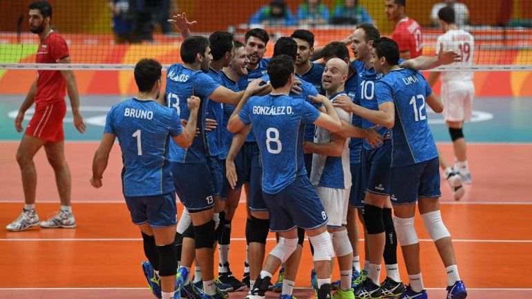 El equipo argentino de vóley debutó con victoria sobre Irán
