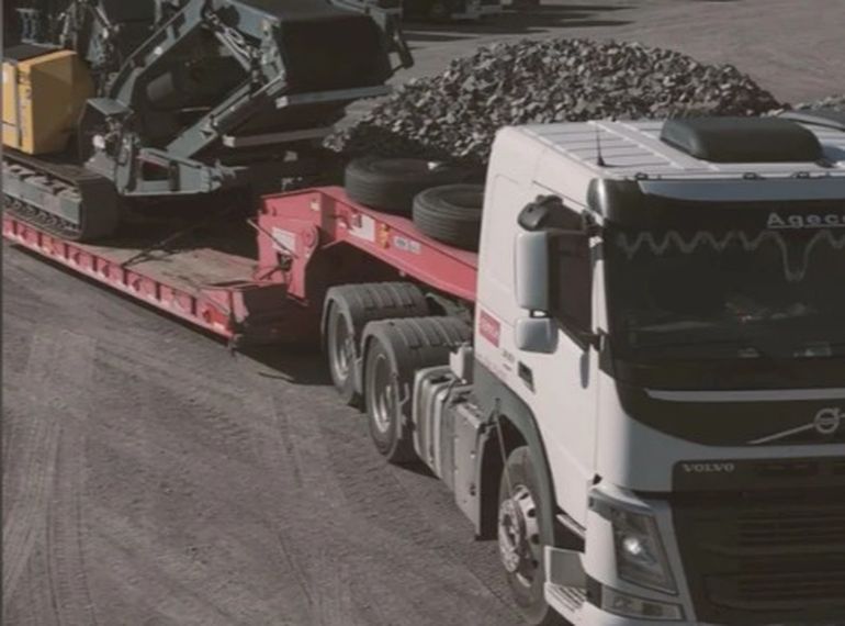 El gobierno provincial presentó las máquinas que llegaron a Chubut para terminar la autovía de la ruta 3, entre Trelew y Puerto Madryn. El gobierno provincial presentó las máquinas que llegaron a Chubut para terminar la autovía de la ruta 3, entre Trelew y Puerto Madryn.