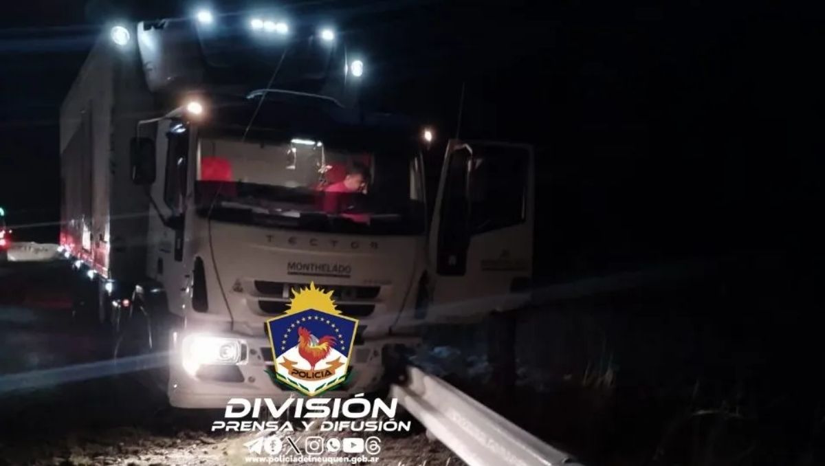 Ruta 40: camionero borracho chocó contra el guardarrail