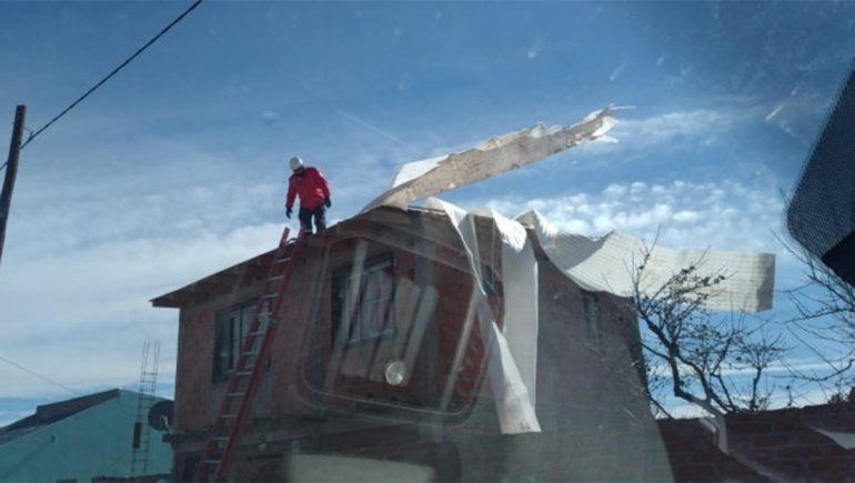 Por el temporal, volaron techos en Cutral Co: piden no circular