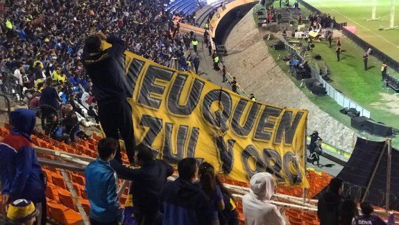 Bianchi felicitó a la peña Neuquén Azul y Oro y dejó un mensaje de vida