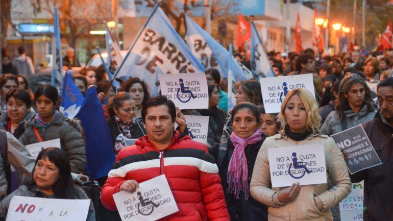 Una de las marchas por la baja de las pensiones no contributivas por discapacidad. Una de las marchas por la baja de las pensiones no contributivas por discapacidad.