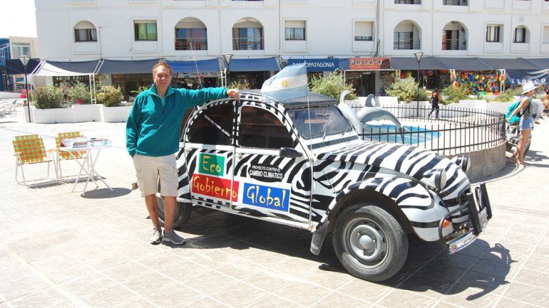 De la Riva se instaló con su Citroën para dar a conocer su propuesta.&nbsp;