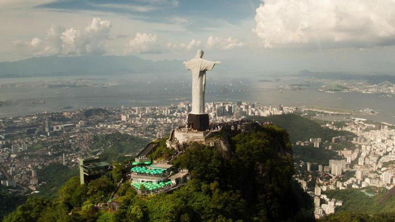 Esperan a miles para el carnaval y temen que se propague la enfermedad.