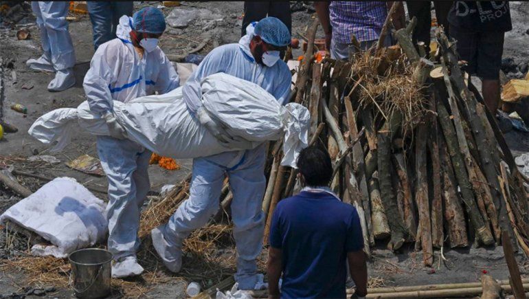 India: hospitales desbordados al superar las 200.000 muertes