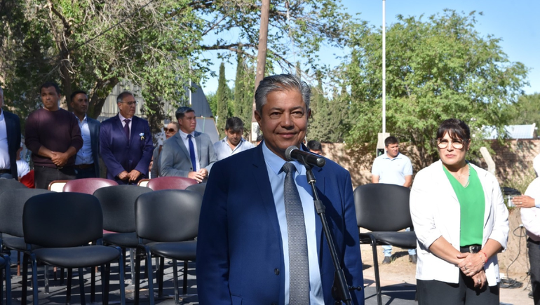 Rolando Figueroa se instalará en Villa La Angostura durante enero