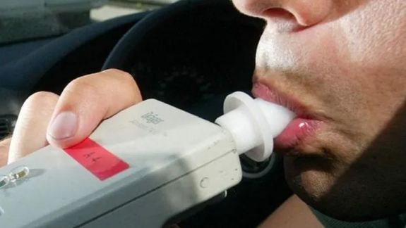 Un chofer dio positivo en alcoholemia antes de un viaje estudiantil hacia Villa La Angostura