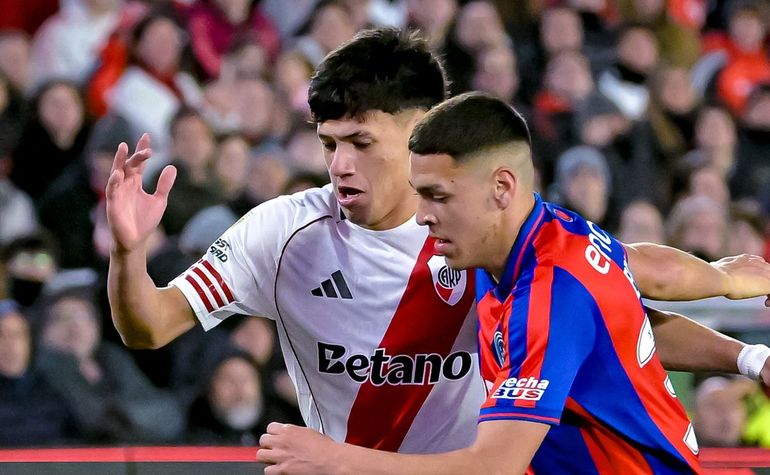 River vs. San Lorenzo.