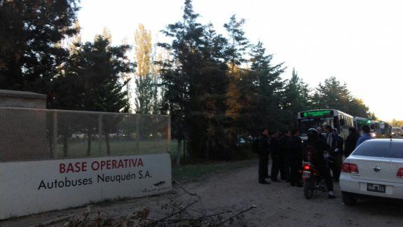 Despidos y protesta en Indalo: se normalizó el servicio de colectivos