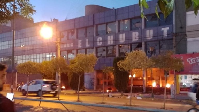 El incendio en el diario El Chubut fue con periodistas en su interior