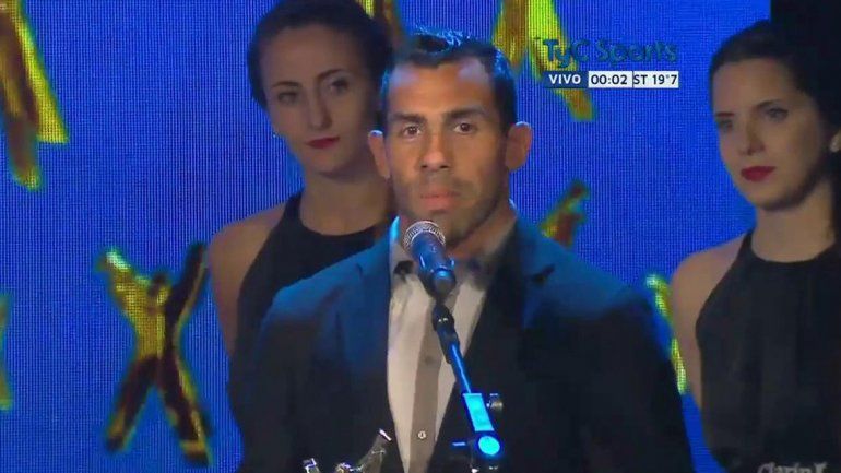 Merecido reconocimiento: Carlitos Tevez fue premiado como el mejor deportista del año
