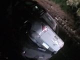 Quisieron lavar la camioneta en el arroyo Covunco y se la llevó la correntada: la rescataron los Bomberos