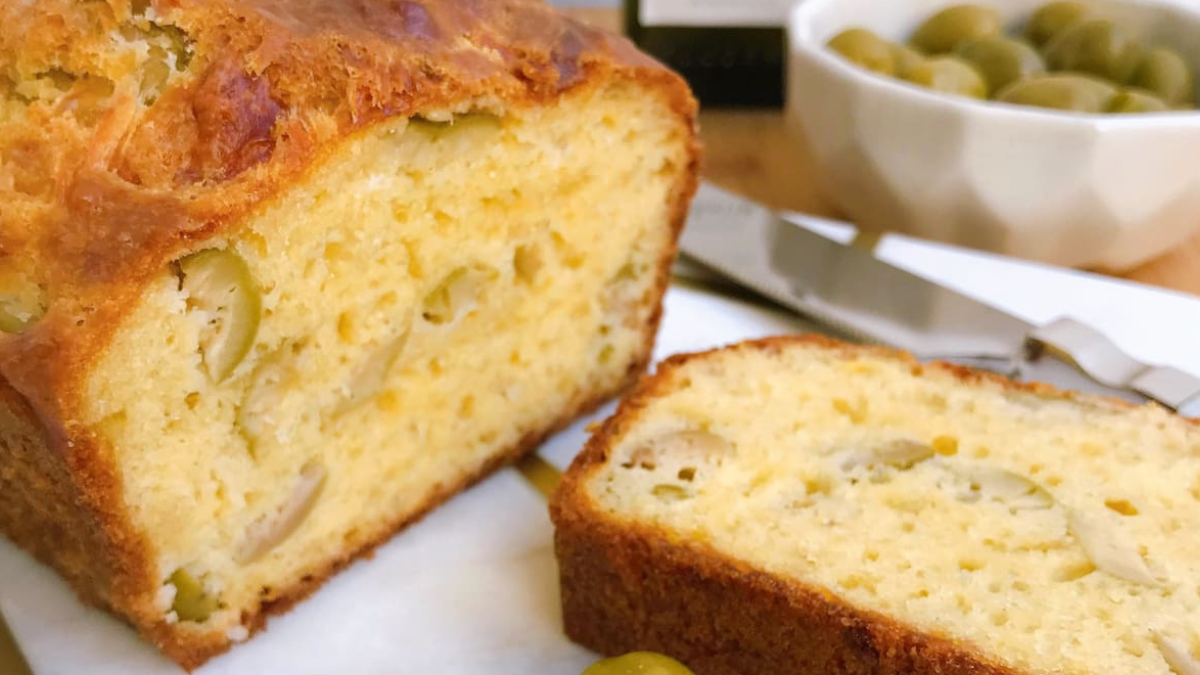 Ideal para la hora del mate en la playa: el budín salado, con pocos ingredientes, paso a paso