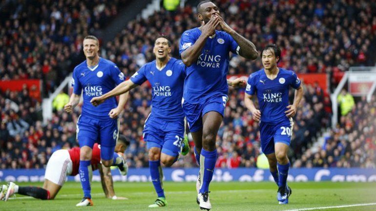 Con Ulloa en la cancha, el Leicester no pudo con el Manchester United