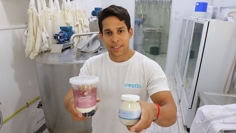 Enimeròs: crearon un yogur griego en un departamento de Neuquén y hoy venden 400 kilos por semana