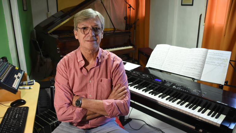 Reconocimiento académico para el director de la orquesta de tango de Neuquén