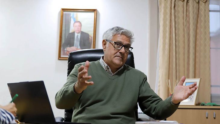 Mellado reconoce que los salarios mineros superan los del sector público municipal. Mellado reconoce que los salarios mineros superan los del sector público municipal.