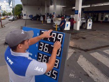 El Brent supera los 100 dólares: YPF fijó posición sobre el precio de los combustibles.