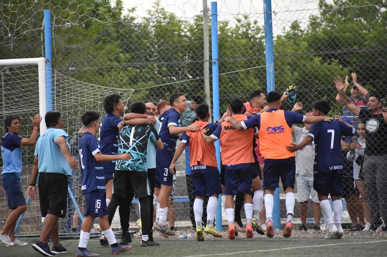 La Amistad lo remontó y se llevó la victoria. Fotos: gentileza de Eliana Cuevas