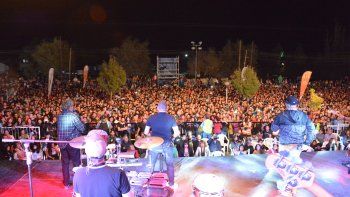 Cutral Co vivió una noche de fiesta con Los Auténticos Decadentes. Cutral Co vivió una noche de fiesta con Los Auténticos Decadentes.