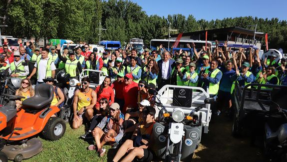 Con toda la planta de trabajadores de las costas del Río Limay presentes, Mariano Gaido y Rolando Figueroa presentaron la temporada de verano en Neuquén.