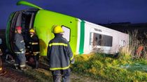 choque y muerte en la ruta: por el vuelco de un colectivo murieron cinco personas y hay casi 30 heridos
