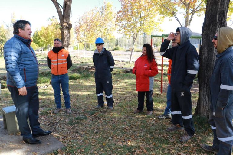 Gaido y funcionarios municipales recorrieron los avances en el Paseo Costero en el tamo de Isla Verde.