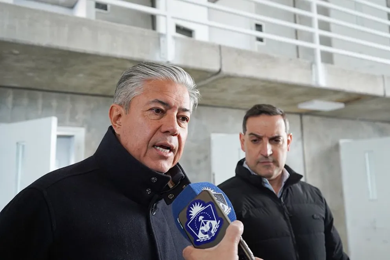 El Gobernador Rolando Figueroa y el ministro de Seguridad, Matías Nicolini recorrieron el avance de los trabajos. El Gobernador Rolando Figueroa y el ministro de Seguridad, Matías Nicolini recorrieron el avance de los trabajos.