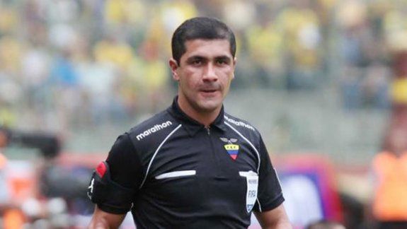 El ecuatoriano Zambrano dirigirá el partido de River en la 1ra fecha.