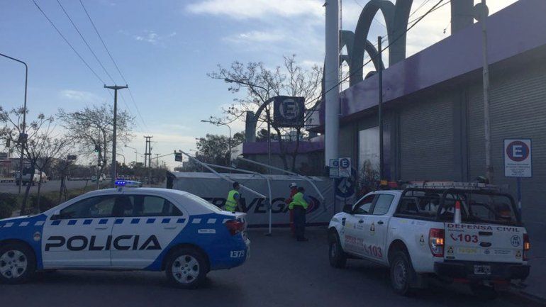 El viento tiró dos enormes carteles en la Multitrocha
