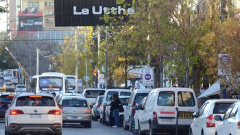 mas estacionamiento en neuquen: los concejales eliminan una prohibicion en el bajo