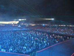 Más de 370 mil personas se hicieron presente en la segunda noche de la Fiesta de la Confluencia. Más de 370 mil personas se hicieron presente en la segunda noche de la Fiesta de la Confluencia.